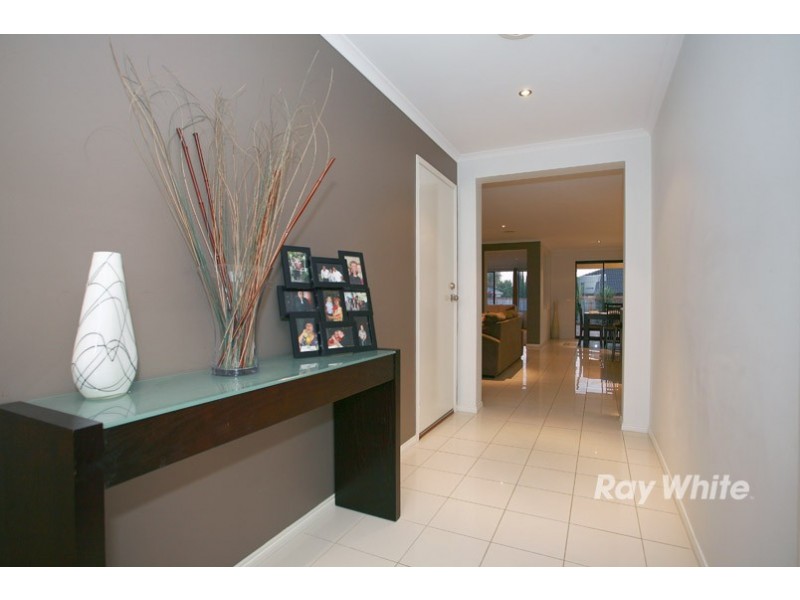 32 Melington Drive, Lyndhurst VIC 3975