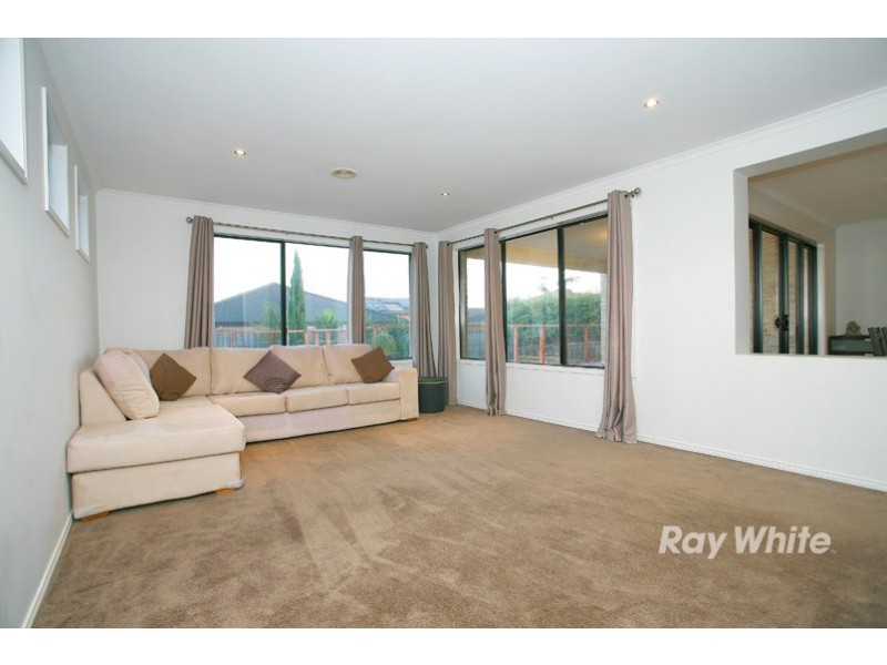 32 Melington Drive, Lyndhurst VIC 3975