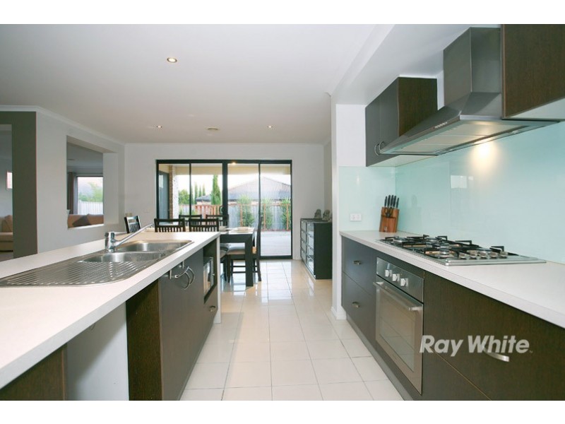 32 Melington Drive, Lyndhurst VIC 3975