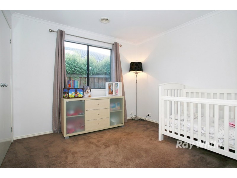 32 Melington Drive, Lyndhurst VIC 3975