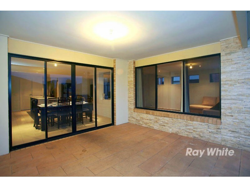 32 Melington Drive, Lyndhurst VIC 3975