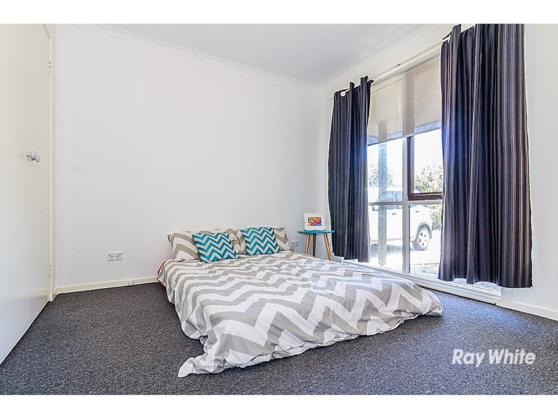 2/5 Binding Avenue, Cranbourne VIC 3977