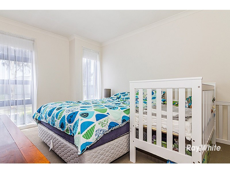 6 Waterloo Road, Cranbourne East VIC 3977