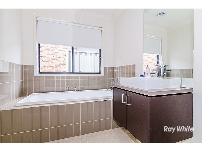 6 Waterloo Road, Cranbourne East VIC 3977
