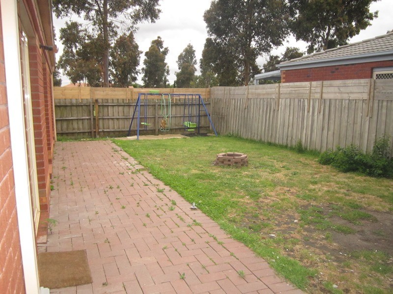 6 Kent Mews, Cranbourne North VIC 3977