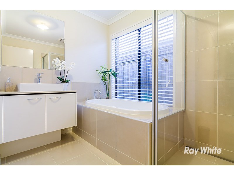 31 Albida Parade, Lyndhurst VIC 3975