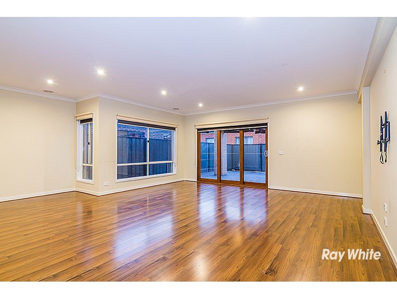 12 Falabela Road, Clyde North VIC 3978