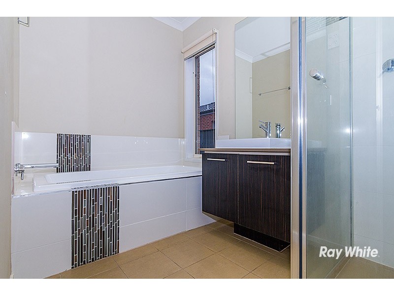 12 Falabela Road, Clyde North VIC 3978