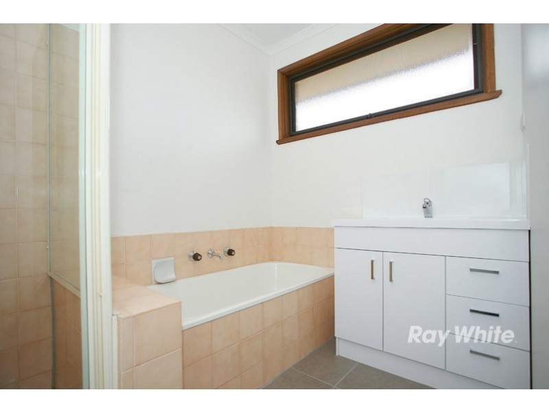 37 Houlder Avenue, Junction Village VIC 3977