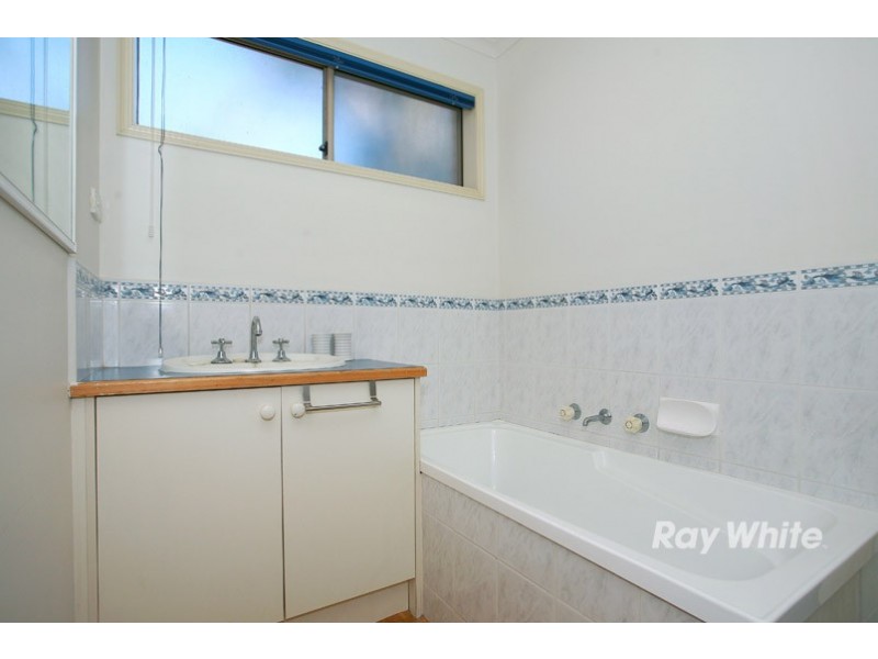 104 Scarborough Avenue, Cranbourne West VIC 3977