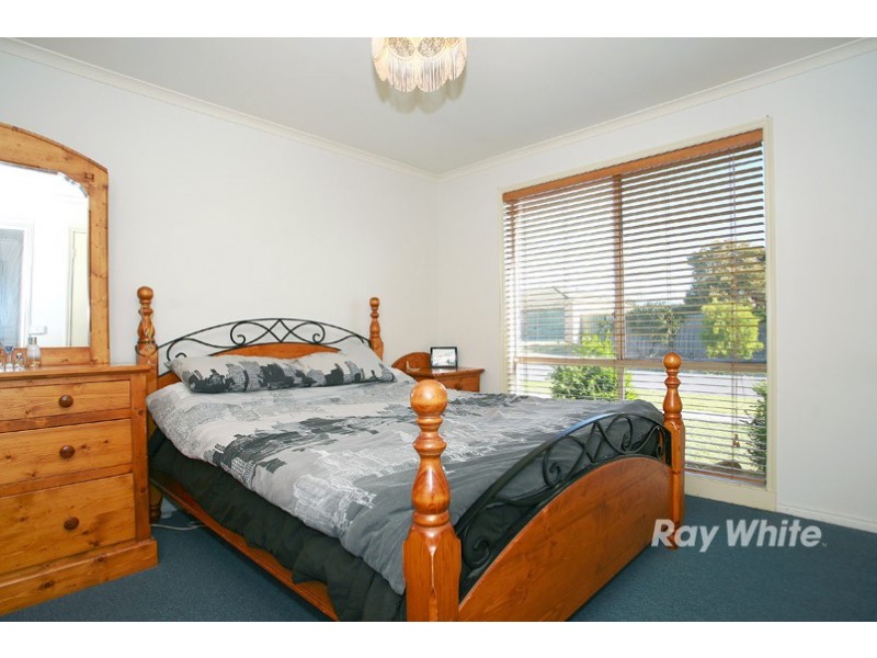 104 Scarborough Avenue, Cranbourne West VIC 3977
