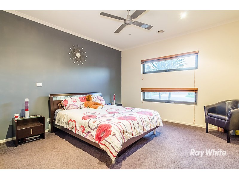 22 Black Caesar Drive, Cranbourne East VIC 3977