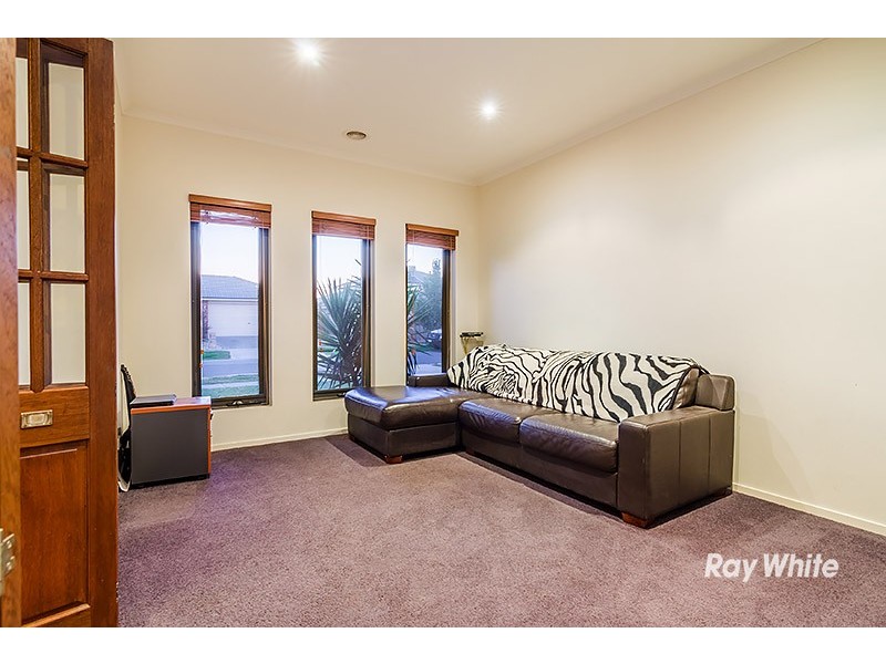 22 Black Caesar Drive, Cranbourne East VIC 3977