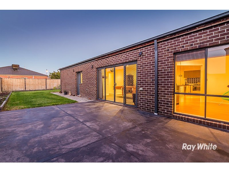 22 Black Caesar Drive, Cranbourne East VIC 3977