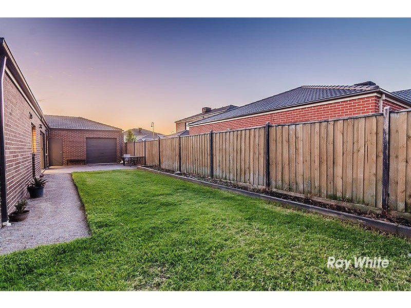 22 Black Caesar Drive, Cranbourne East VIC 3977