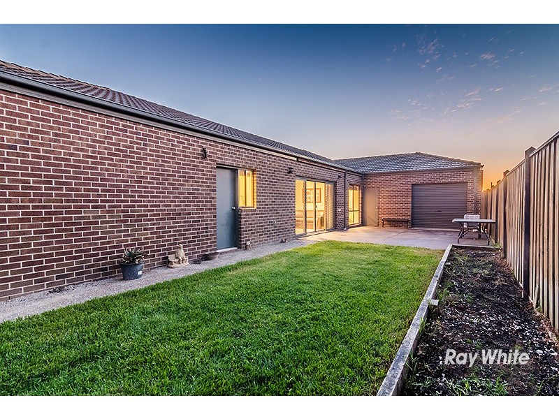 22 Black Caesar Drive, Cranbourne East VIC 3977