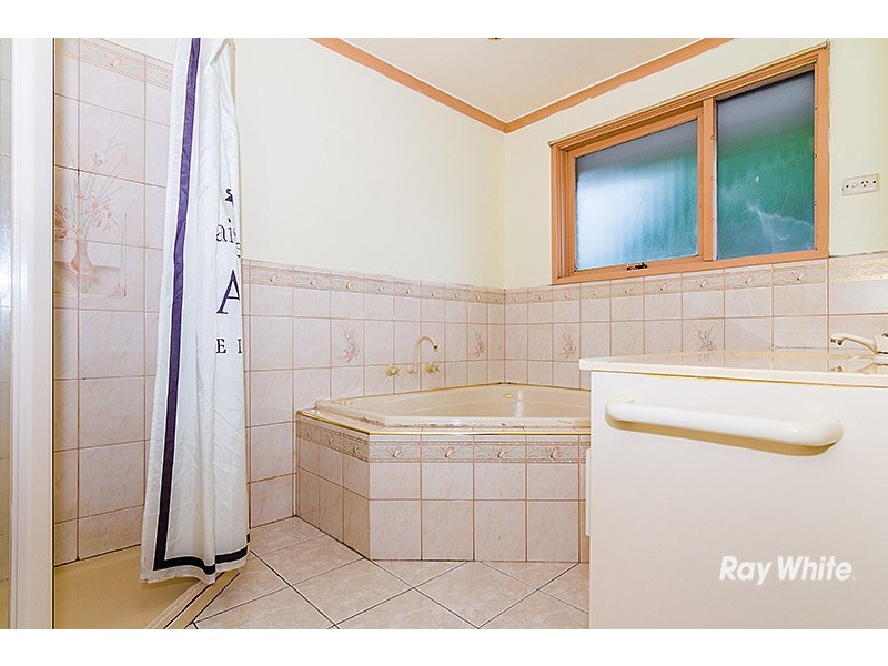 8 Ardmore Street, Cranbourne VIC 3977