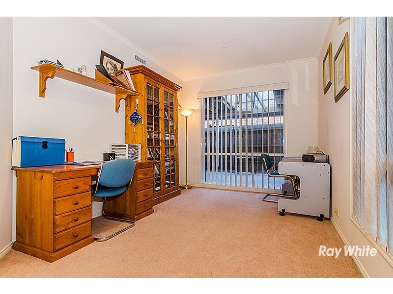 12 Sugarloaf Avenue, Lynbrook VIC 3975