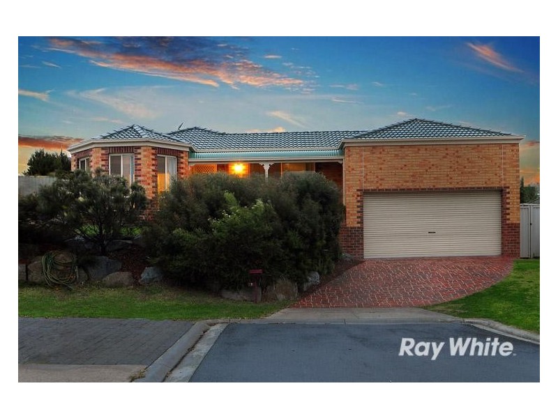 7 Aveley Place, Cranbourne East VIC 3977