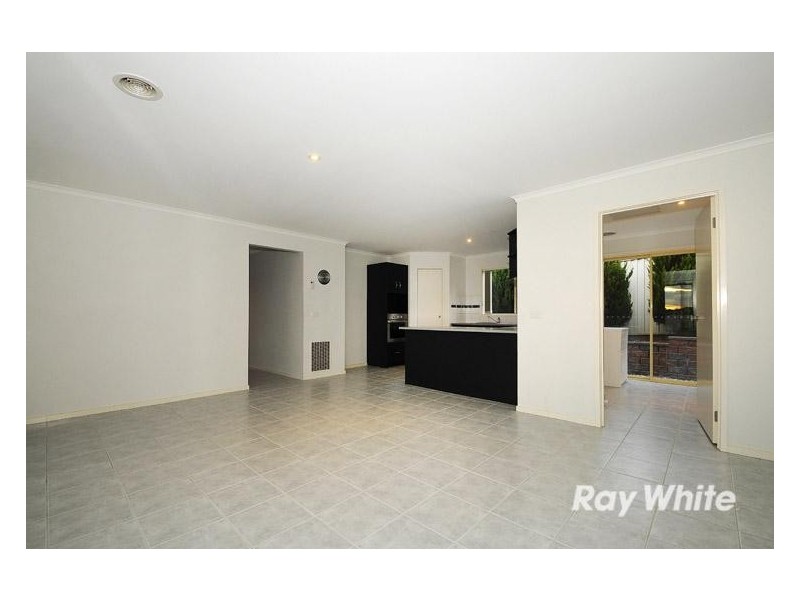 7 Aveley Place, Cranbourne East VIC 3977