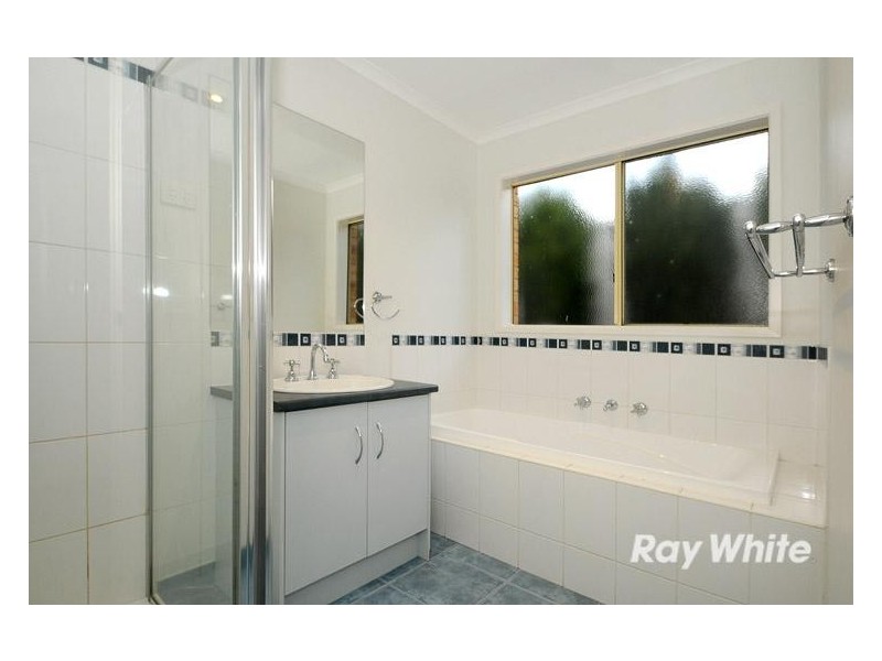 7 Aveley Place, Cranbourne East VIC 3977
