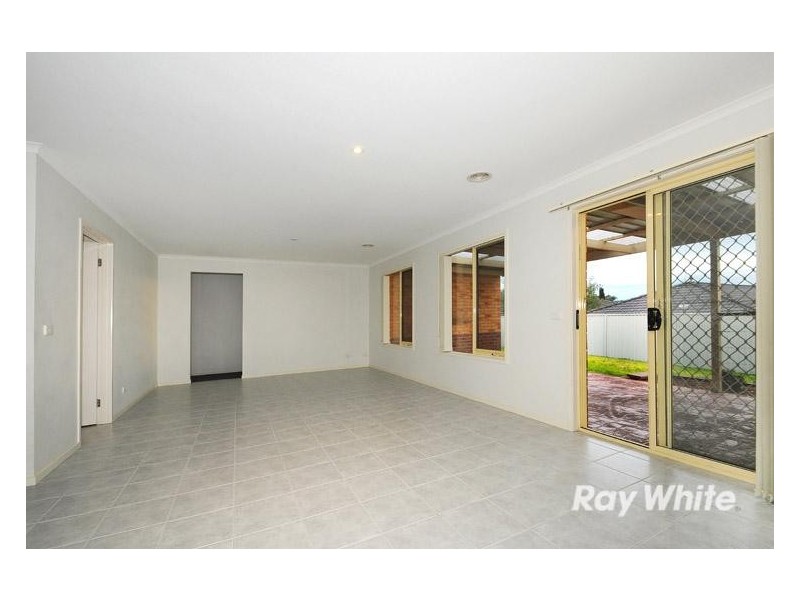 7 Aveley Place, Cranbourne East VIC 3977