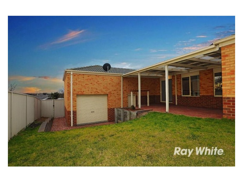 7 Aveley Place, Cranbourne East VIC 3977