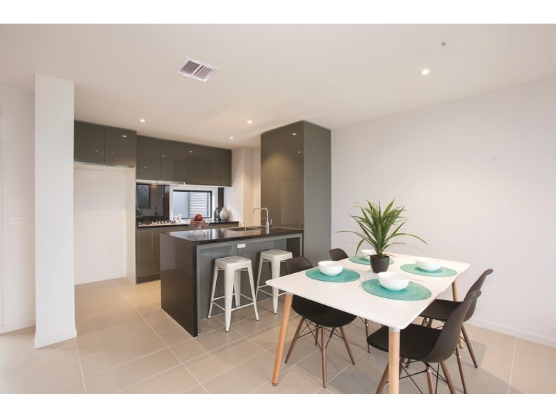 10 Windward Lane, Cranbourne West VIC 3977