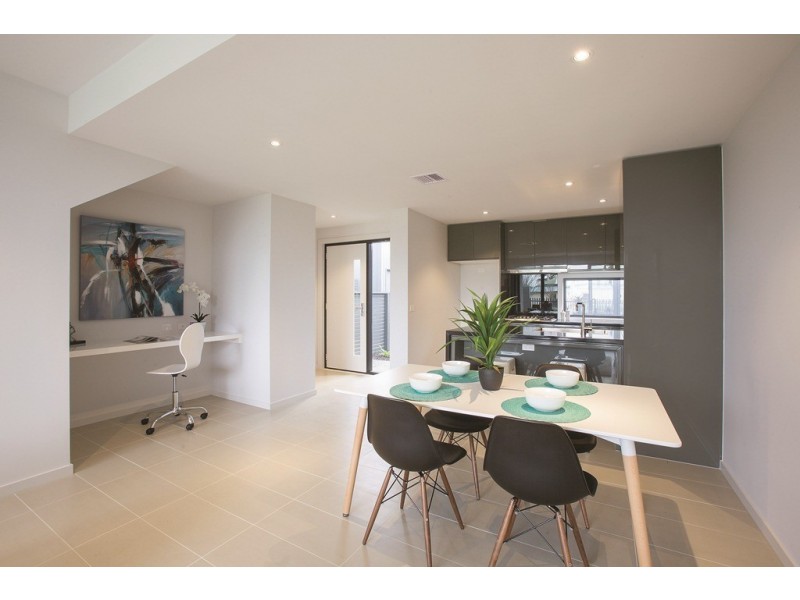 10 Windward Lane, Cranbourne West VIC 3977