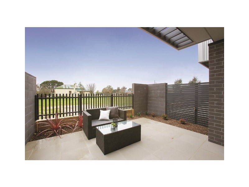 10 Windward Lane, Cranbourne West VIC 3977