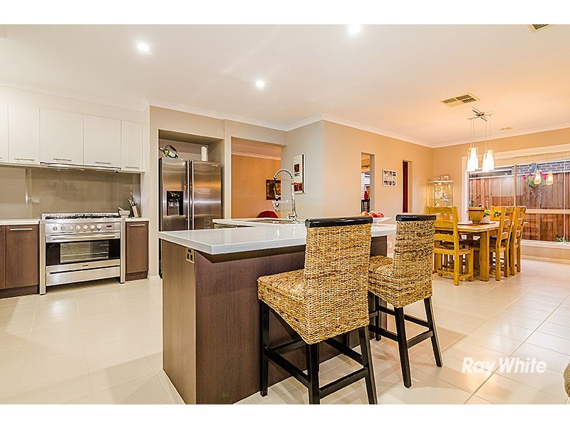 12 Yammerbook Way, Cranbourne East VIC 3977