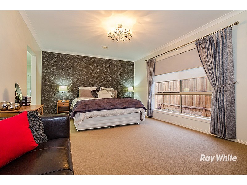 12 Yammerbook Way, Cranbourne East VIC 3977
