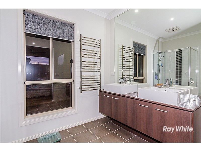 12 Yammerbook Way, Cranbourne East VIC 3977