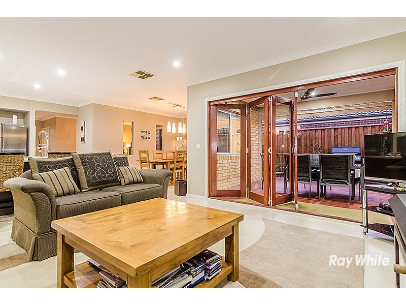 12 Yammerbook Way, Cranbourne East VIC 3977