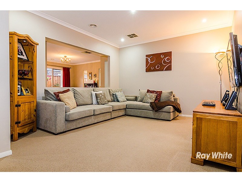 12 Yammerbook Way, Cranbourne East VIC 3977