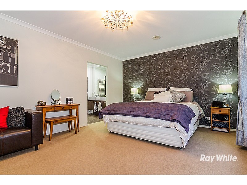 12 Yammerbook Way, Cranbourne East VIC 3977