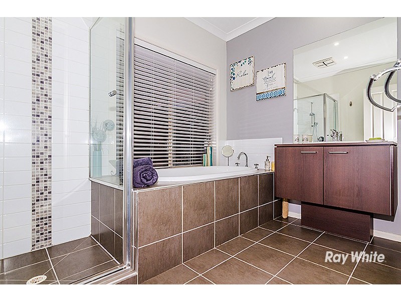 12 Yammerbook Way, Cranbourne East VIC 3977