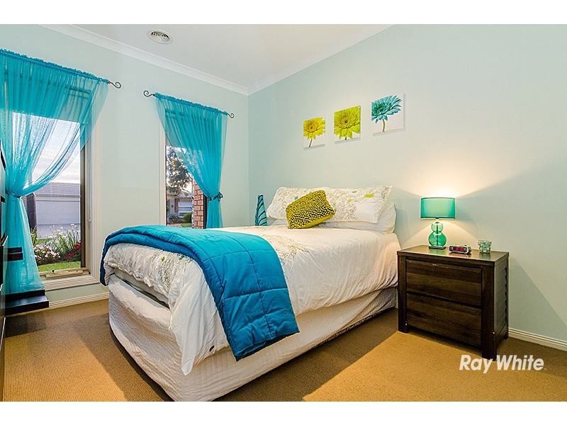 12 Yammerbook Way, Cranbourne East VIC 3977