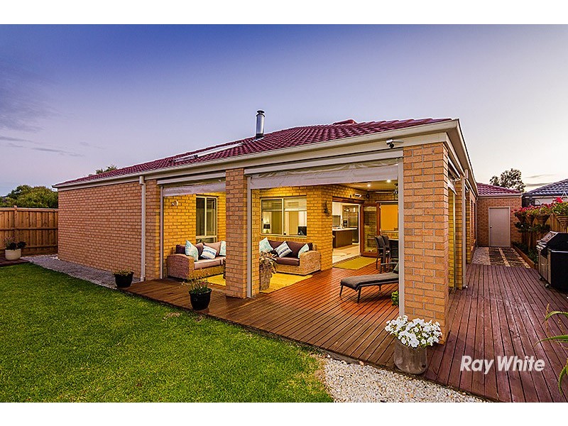 12 Yammerbook Way, Cranbourne East VIC 3977