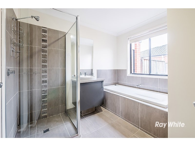 46 Valencia Circuit, Cranbourne VIC 3977