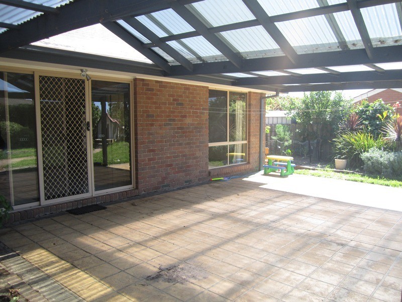 2 Dianne Court, Cranbourne North VIC 3977