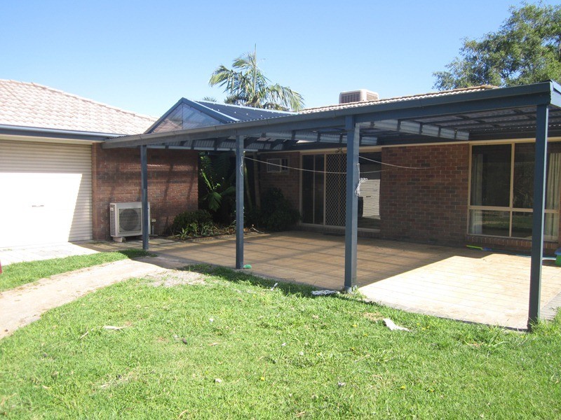 2 Dianne Court, Cranbourne North VIC 3977