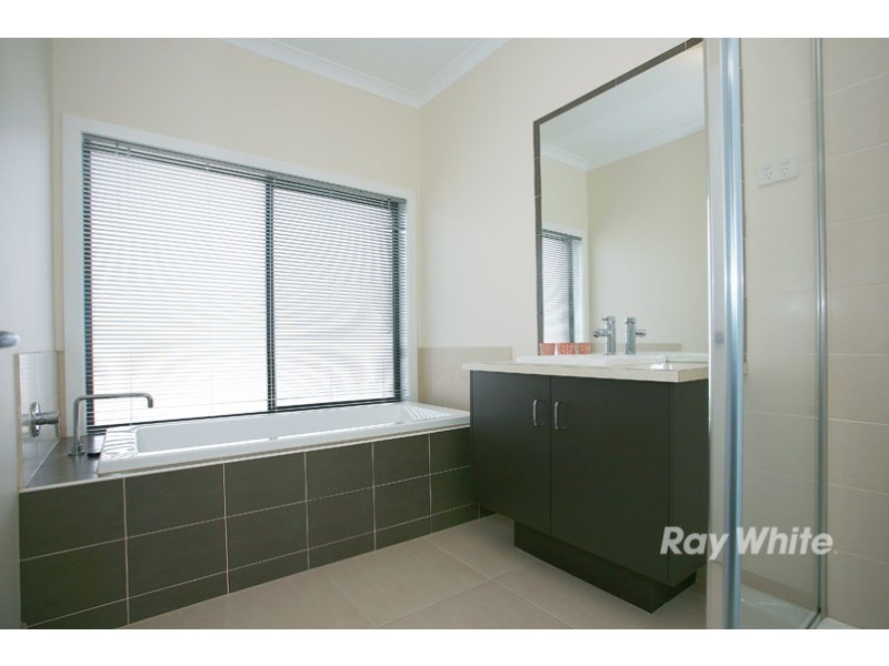 2 Dalray Street, Sandhurst VIC 3977