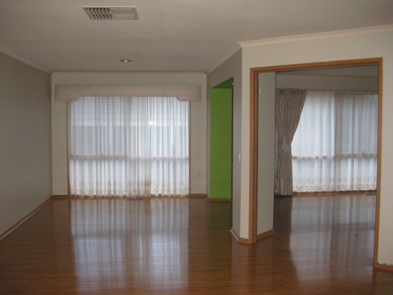 86 Waverley Park Drive, Cranbourne North VIC 3977