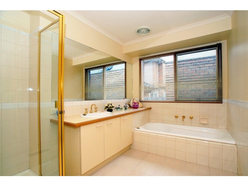 86 Waverley Park Drive, Cranbourne North VIC 3977