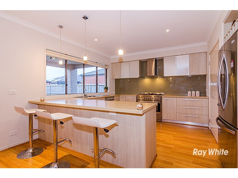 75 Charlbury Crescent, Cranbourne North VIC 3977