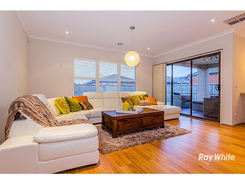 75 Charlbury Crescent, Cranbourne North VIC 3977