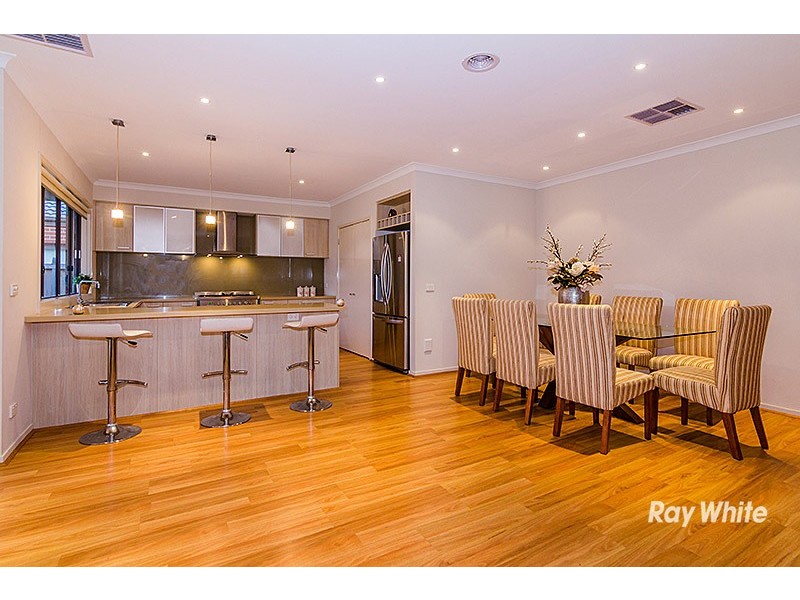 75 Charlbury Crescent, Cranbourne North VIC 3977