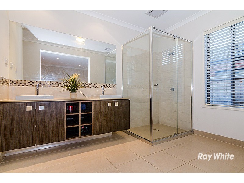 75 Charlbury Crescent, Cranbourne North VIC 3977