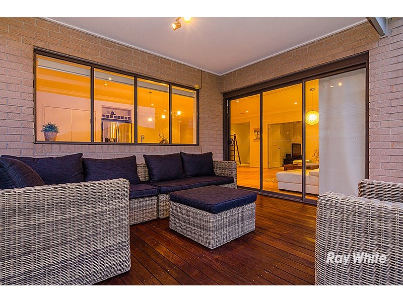 75 Charlbury Crescent, Cranbourne North VIC 3977